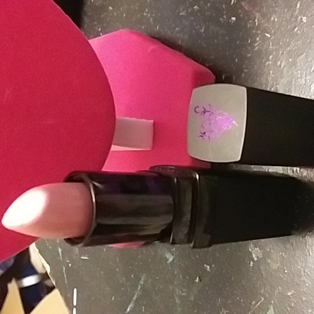 Younique lipstick